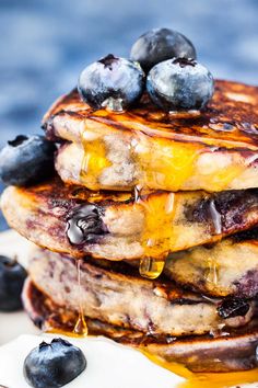 fluffy blueberry pancakes recipe Fluffy Blueberry Pancakes, Lemon Blueberry Pancakes, Lemon Pancakes, Blueberry Pancakes Recipe, Whole Wheat Pancakes, Wheat Pancakes, Blueberry Compote, Low Carb Dessert