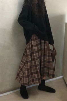 Winter Outfits With Skirts Long, Cute Skirts Long, Long Wool Skirt Outfit, Long Brown Skirt Outfit, Brown Plaid Skirt Outfit, Flannel Outfits For Women, Dark Mori Fashion, Brown Plaid Skirt, Women Midi Skirt