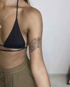 Fan Fine Line Tattoo, Fan With Flowers Tattoo, Fan Tattoo Fine Line, Sensu Fan Tattoo, Fan Tattoo Arm, Woman Tattoo Shoulder, Floral Fan Tattoo, Fan Tattoos For Women, Cherry Blossom Fan Tattoo