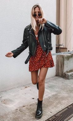 Teenage Boots, Online Outfits, Outfit Leather Jacket, Martens Outfit, Doctor Dress, Boots 2020, Doc Martens Outfit, Leather Jacket Dress, Walking Down The Street