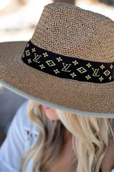 Our Palm Desert Panama fit in perfectly on our latest road trip photo shoot. Stunning, classic, chic - everything you've ever wanted in a hat. Featuring a molded crown with a pinched 10cm brim and hand woven straw, it's crystallized on the tone on tone ribbon with a simple Swarovski rivet. -Rancher style hat with a chill & casual vibe-Brim is flexible but holds its shape-Coordinating ribbon band-Pinched top-Great quality-- will last forever-This color actually goes with everything effortlessly-A Brown Woven Hat Bands For Spring, Classic Summer Visor Hat, Toquilla Straw Visor Panama Hat For Spring, Chic Straw Hat, One Size Fits Most, Straw Travel Hat, One Size Fits Most, Chic Straw Hat One Size Fits Most, Straw Travel Hat One Size Fits Most, One Size Fits Most Straw Travel Hat, Trendy Flat Brim Sun Hat For Kentucky Derby