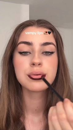 Dark Lipstick Looks Make Up, Deep Lipstick Makeup, Vamp Lipstick Makeup, Vampire Costume Makeup Easy, Dark Mysterious Makeup, Dark Lips Makeup Look, Basic Vampire Makeup, Vampire Halloween Hairstyles, Vampire Lipstick Tutorial