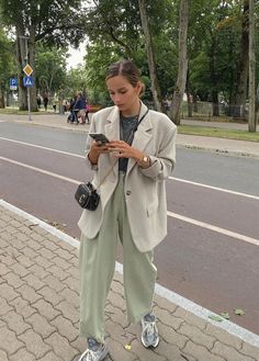 Elegantes Outfit Damen, Rok Outfit, Elegant Classy Outfits, Work Outfits Women Summer, Cooler Look, Stylish Work Outfits, Business Outfit, Stop Talking