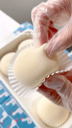 Strawberry Mochi Recipe, Strawberry Mochi, Easy Snack Recipes, Tasty Baking, Yummy Comfort Food, Sweet Snacks Recipes, Healthy Sweets Recipes