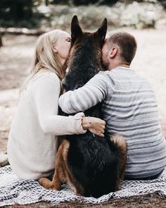 dog couple shepherd german couples photography training dogs eu easy photoshoot family instagram icu christmas Couple With A Dog, Shooting Photo Couple, Couple With Dog, Dog Photography Poses, Dog Couple, Dog German Shepherd