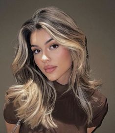 Blond Hair From Brown, Mushroom Brown And Blonde Balayage, Brown Highlights And Money Piece, Naturally Dark Hair Color Ideas, Gold Tone Balayage, Medium Blonde Hair Dark Roots, Blonde Balayage To The Root, Post Breakup Hair, Medium Length Haircut Brunette Balayage