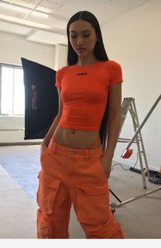 Outfit Photoshoot, Orange Fits, Mode Chanel, Orange Outfit, Fire Fits, Fashion Streetwear, 2000s Fashion