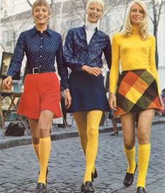 Girls night out 70s fashion Structured Clothing, Colorful Photoshoot, 1970 Fashion, Κούρεμα Bob, Rok Mini, Fashion 1970s, 1970's Fashion, Three Women, Hippie Look