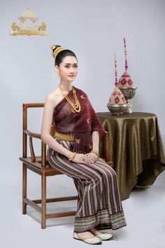 laos traditional costume Laos Dress, Thai Costume, Vientiane, National Costume, Traditional Costume, Traditional Dress