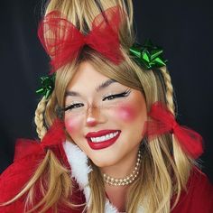 Who Ville Makeup, Cindy Lou Who Makeup Kids, Cindy Lou Makeup, Whoville Photoshoot, Dress Like A Christmas Tree For School, Dress Like A Who From Whoville, Grinch Makeup Easy, Cindy Lue Who, Cindy Lou Who Costume Diy Women