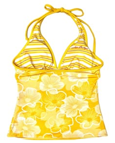 Introducing our newest addition to our swimwear collection - the Reversible Swim Tankini with a V-Neckline and Open Back. This stylish tankini is made with performance swim fabric, perfect for any water activity. Featuring a classic tropical hibiscus print in three vibrant colors, this tankini is sure to make a statement. The V-neckline is not only flattering but provides a comfortable fit, while the open back adds a touch of sexiness to this swimsuit. The tie closure at the neck allows for a cu Hawaii Swimwear, Hibiscus Print, Michelle Trachtenberg, Mary Kate Ashley, Bandeau Tankini, Tropical Hibiscus, Halter Tankini, 2000s Fashion Outfits, Wallpapers Iphone