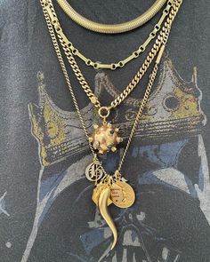 Protection Charms, Simplistic Jewelry, Classy Jewelry, Medallion Necklace, Funky Jewelry, Trendy Necklaces, Gold Light