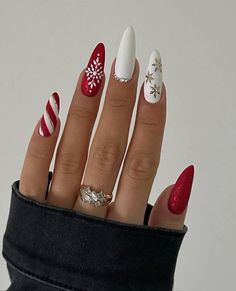 Candy Cane Nails, Red Christmas Nails, Magic Nails, Christmas Nails Easy, Cute Nail Art Designs, Christmas Nail Art Designs