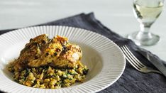 Haddock cooked in a lightly spiced marinade and served on a chick pea and spinach mash, delicious and low in… Pea Mash, Chickpea Mash, Vegetarian Treats, Mash Recipe, Chick Pea, Leek Soup, Fussy Eaters, Fast Healthy Meals, Spice Recipes