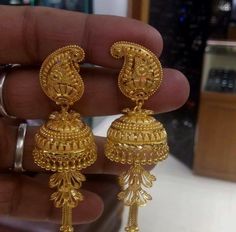 Jhumka Designs, Gold Jhumka, Gold Jhumka Earrings, Gold Jewels Design, Bridal Jewelery, New Gold Jewellery Designs, Gold Earrings Models, Gold Bridal Jewellery, Bridal Jewellery Design