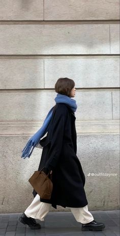 Estilo Hippy, Japan Outfit, Cold Outfits, Blue Scarf, Winter Fits, Coat Outfits, 가을 패션