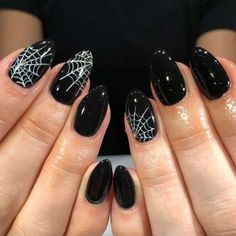 15+ Cute Halloween Nail Design Ideas 26 Halloween Nails Short Gel, Ongles Goth, Event Nails, Black And White Nail, Black Halloween Nails, Holloween Nails, Halloween Nails Easy, Halloween Acrylic Nails, Cute Halloween Nails