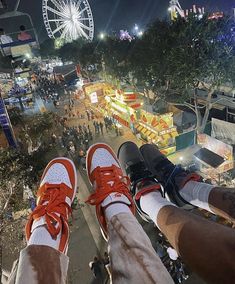 fair ferris wheel city night carnival aesthetic cute couples date night ideas relationship goals nike sneakers matching couple Fair Aesthetic Couple, Fair Aesthetic, Carnival Date, Fair Pictures, Fashion Girly