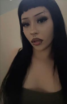 Straight Eyebrows Goth, Charity Core Aesthetic, Grunge Eyebrows, Piercing Set Up Face, Natural Alt Makeup, Goth Baddie Makeup, Alt Baddie Makeup, Shaved Eyebrows Makeup, No Eyebrow Makeup