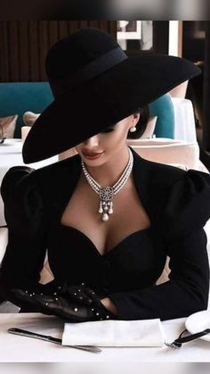 Luxury Lady, Mode Editorials, 파티 드레스, Black Hat, Vintage Glamour