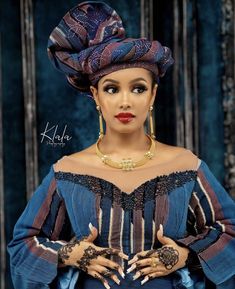 Bold Fashion Outfits, Gele Styles, Africa Design, Lace Dress Classy, African Hair Wrap, Church Lady Hats, African Hats