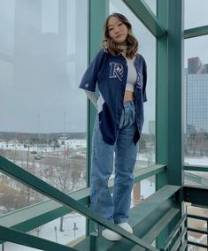 Oversized Baseball Jersey Outfit Women, Hiphop Outfits Women, How To Style A Baseball Jersey, Baseball Outfit Aesthetic, Baseball Outfit Women, Baseball Style Outfits, Hiphop Style Outfits, Baseball Tee Outfits, Baseball Jersey Outfit Women