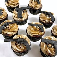 Narco Theme Desserts, Buchona Party Theme Ideas, Alucin Party Theme, Narco Theme Party Outfit, Narco Theme Cake, Scarface Themed Birthday Party, Godfather Themed Birthday Party, Mafia Quinceanera Theme, Buchona Birthday Party