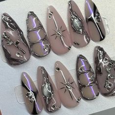 mixed chrome nails! Gunmetal Chrome Nails, Chrome Nails With Gems, Aurora Chrome Nails, Silver Chrome Nails Designs, Chrome Nail Set, Silver Chrome Nail Art, Chrome Silver Nails, Silver Chrome Nails