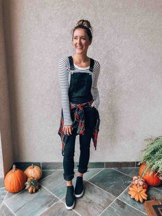 Tuesday Trend: How to Style Overalls | It's All Chic to Me | Houston Fashion Blogger | Style Blog Women Overall Outfits, Women Overalls Outfits Fall, How To Style Overalls Fall, Overalls Aesthetic Outfit, Layering Overalls, Denim Overalls Outfit Fall, How To Style Overalls, Fall Overalls Outfit, Fall Overall Outfits