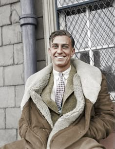 an old photo of a young franklin delano roosevelt jr wearing a coat and tie