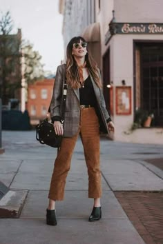 Corduroy Pants Outfit, Style Parisienne, Brown Pants, Todays Outfit, Plaid Blazer, Menswear Inspired, Business Casual Outfits