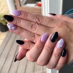 Light Purple Nails Halloween, Iridescent Halloween Nails, Cute Pastel Halloween Nails, Black And Purple Spooky Nails, October Nails Halloween Purple, Purple Sparkle Halloween Nails, Halloween Nails With Cats, Black Sparkle Halloween Nails, Pink Purple Halloween Nails