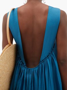 Κούρεμα Bob, Detail Couture, Maxi Dress Summer, Silk Maxi, Beach Wear Dresses, Silk Maxi Dress, Sewing Tools, Trend Fashion, Looks Style