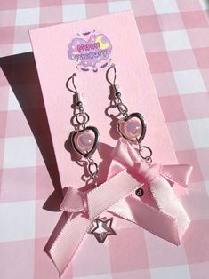 Adorable bow dangle earrings  🎀 Features stainless steel hooks and star charms ⸜(｡ ˃ ᵕ ˂ )⸝♡ 🎀 3" drop length 🎀 Stainless steel hooks 🎀 Follow @moonfactorydeco on ig for updates and new releases! 🎀 Questions? Message me and I'll be happy to help! Earrings Y2k, Star Drop Earrings, Earrings Kawaii, Diy Jewelry Earrings, Y2k Jewelry, Coquette Bow, Bow Earrings, Star Charms, Ear Jewelry