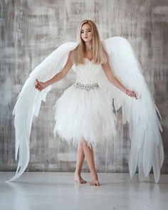 Angel Wings White Costume Adult Halloween Christmas Cosplay Attention! Wings are not feathers!! This material is isolon!! The material is not afraid of moisture, it can be washed with a damp cloth. Wear it like a backpack!! Attention! 1. When the wings arrive, they will be wrinkled slightly. Put books or weights on the wings and let them lie down for 3-5 hours, they will be even. 2. After the package arrives at your place, if you change your mind and decide to send the package back. Refunds will Cute Angel Costume, Angel Costume Women, Big Angel Wings, Angel Dress Up, Angel Wings Cosplay, White Halloween Costumes, Wings Cosplay, Angel Halloween Costumes, Diy Angel Wings