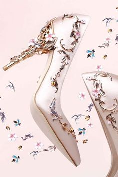 #womenshoes #shoes #fashion #sneakers #shoesaddict #menshoes #sandals #fashionshoes #womenfashion #shoestagram #style #flatshoes #womensfashion #boots #fashionista #women #shoe #heels Bohemian Style Gown, Summer Wedding Shoes, Types Of Gowns, Bridal Skirts, Ralph Russo, Stylish Heels, Ralph And Russo, Shoe Inspiration