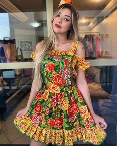 Look Festa Junina: 50 ideias para pular a fogueira com estilo Girly Dresses, Womens Aprons, Toddler Dress, Party Fashion, Costume Party, All About Fashion, Cute Dresses, Sustainable Fashion, Fashion Models