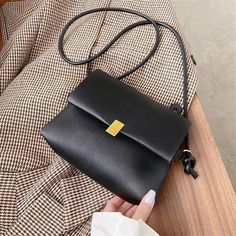 Brand Name: AILURUS FULGENS PARKShape: FLAPHandbags Type: Shoulder BagsTypes of bags: Shoulder HandbagsOrigin: CN(Origin)Main Material: PUClosure Type: COVERHardness: SOFTExterior: NONEStyle: FashionModel Number: W054Lining Material: Synthetic LeatherOccasion: VersatileGender: WOMENPattern Type: SolidNumber of Handles/Straps: SingleInterior: No PocketDecoration: LOCKSize: 22.5cmX17.5cmX6.5cmColor: Black/White/Dark Brown/Brown Headwear Fashion, Purse Fashion, Slide Slippers, Turban Headwrap, Rfid Wallet, Crossbody Bags For Women, Soft Corals, Luxury Bag, Brand Bags