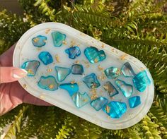 Rolling Resin Tray made with blue mosaic pieces and gold flake, can also be used for home decor as a trinket dish or jewelry tray Sunflower Aesthetic, Blue Mosaic Tile, Minimalist Abstract Art, Tray Diy, Blue Mosaic, Crystal Accessories