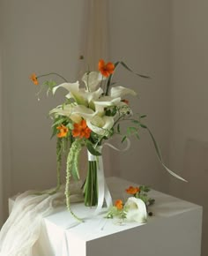 2025 Wedding Bouquet, Bridal Bouquet Aesthetic, Calla Lily Arrangement Ideas, Tulip Wedding Florals, Modern Bridal Bouquet Unique, Orange White Bouquet, Micro Bouquet, Contemporary Bouquet