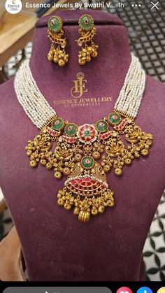 Baby Jewelry Gold, Bridal Jewellery Inspiration, Temple Jewelry Necklace, Kundan Jewellery Set, Bridal Jewelery, Antique Necklaces Design, Choker Necklace Designs, Antique Necklaces, Diamond Pendants Designs