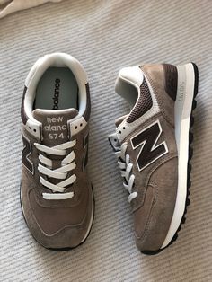 New Balance 574 Outfit Aesthetic, Shoe New Balance, Old New Balance Shoes, New Balance 574 Aesthetic, Newbalance Outfits 574, Trendy New Balance Sneakers Vintage, 574 New Balance Outfit, Casual Brown New Balance Running Shoes, Brown New Balance Shoes