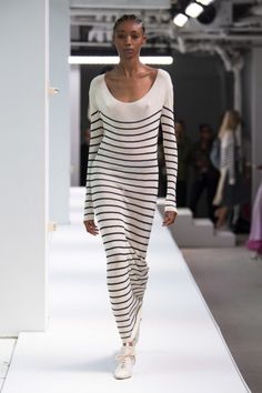 Runway 2023, Mode Boho, Trending Fashion Outfits, Print Trends, Knitwear Design, Fashion Show Collection, Vogue Paris, Fashion Week Spring, Jersey Dress