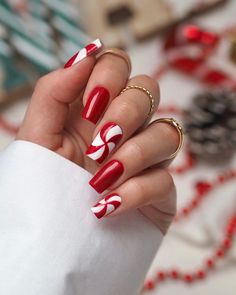 These nails capture the festive spirit with a vibrant red and white candy cane design. The striking swirl pattern on the accent nails mimics the look of holiday treats, making them perfect for the Christmas season. The glossy finish enhances the boldness of the colors, adding a playful and joyful touch to your holiday style. Red And White Nails, Acrylic Nail Kit, Coffin Press On Nails, Red Nail Designs, Nail Patterns, Festival Nails