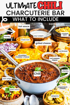 A table with a pot of chili and toppings for chili. Chili For Halloween Party, Drink Charcuterie Board Party Ideas, Hosting Halloween Dinner, Chili Night Party, Meal Charcuterie Board, Chili Sides Ideas, Chili Charcuterie Board, Chilli Bar, Chili Charcuterie