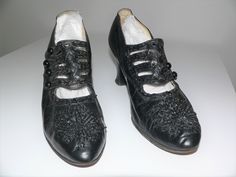 This pair of vintage Edwardian Titanic era beaded button strap shoes date from 1910 - 1915. They are t black with black jet beading.The beads are on the front toes and across the cut out straps. The 4 straps have side buttons. Toes are pointed with Louis or spool heels. They are stamped inside in gold Sorosis Reg US Pat Office. The shoes measure 10 1/2 inches long, 2 1/2 inches wide, with a 2 1/2 inch heel. They have been gently worn and are in good condition, Sl They are about a size 6 but plea Spool Heels, Perfume Rose, Beaded Shoes, Black Jet, Spool Heel, Feather Headband, Rose Bud, Peep Toe Shoes, Edwardian Fashion