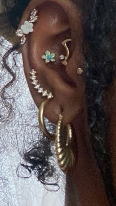 Highschool Life, Pretty Piercings, Skincare Summer, Xoxo Jewelry, Piercing Inspo, Cool Ear Piercings, Pretty Ear Piercings, Cool Piercings