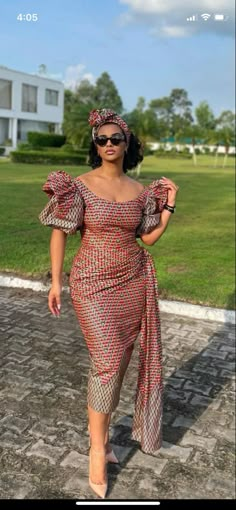 Traditional Dresses For Women African, Wedding African Attire, Classy African Print Dresses, Chitenge Designs For Women, Liputa African Style, Ankara Traditional Dresses, Ankara For Older Women, Chitenje Styles For Women, Elegant African Dresses Classy