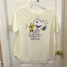 Peanuts Snoopy Happy Mood Graphic Short Sleeve Tee Shirt; Scalloped High Low Bottom Hem; Cotton/Polyester; Color: Winter White; Size: Xxxl(Pit To Pit Is 23"; Front Length Is 24 1/2", Length In Back Is 26") Snoopy Tattoo Ideas, Snoopy Shirt, Snoopy T Shirt, Happy Mood, Dream Aesthetic, Light Blue Shirts, Grey Tee, Peanuts Snoopy, Tshirt Outfits