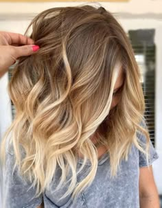 Ombre Nail Design, Hair Color Blonde Highlights, Long Bobs, Gel French Manicure, Blond Balayage, Blonde Hair With Highlights, Hair Color Highlights, Penteado Cabelo Curto